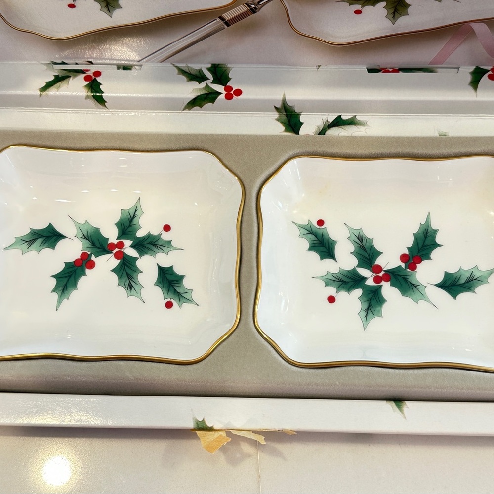 Mikasa Holly Ribbon Set Of 2 Chelsea Tray Christmas Discontinued Old Stock
